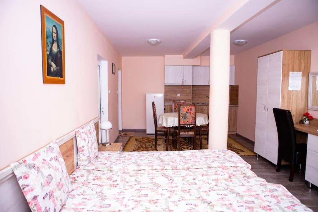Hotel Lucky 2 Pavel Banya Exterior foto
