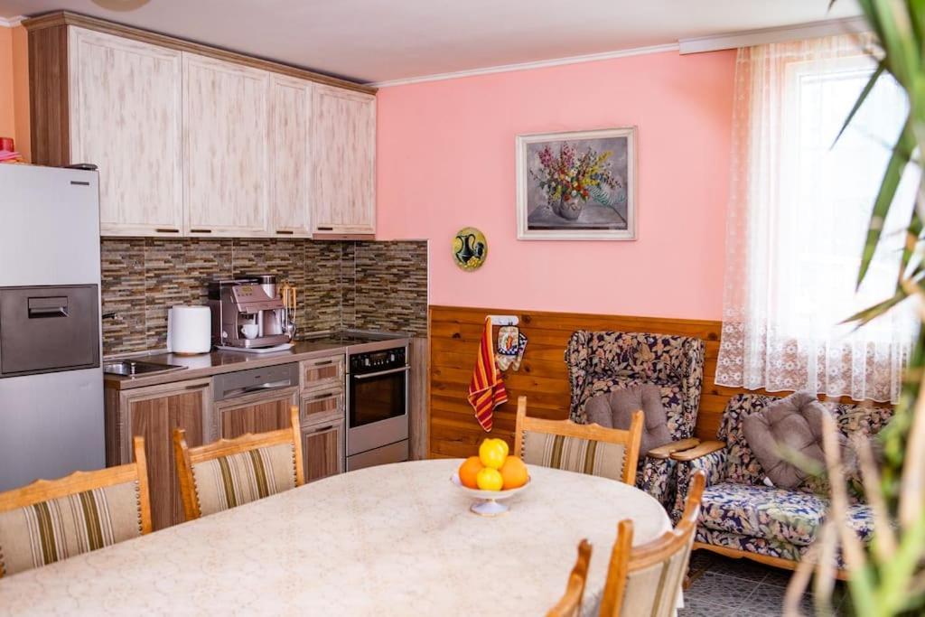 Hotel Lucky 2 Pavel Banya Exterior foto